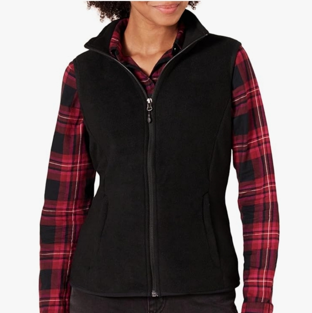 Amazon Essentials Women's Classic-Fit Sleeveless Polar Soft Fleece Vest